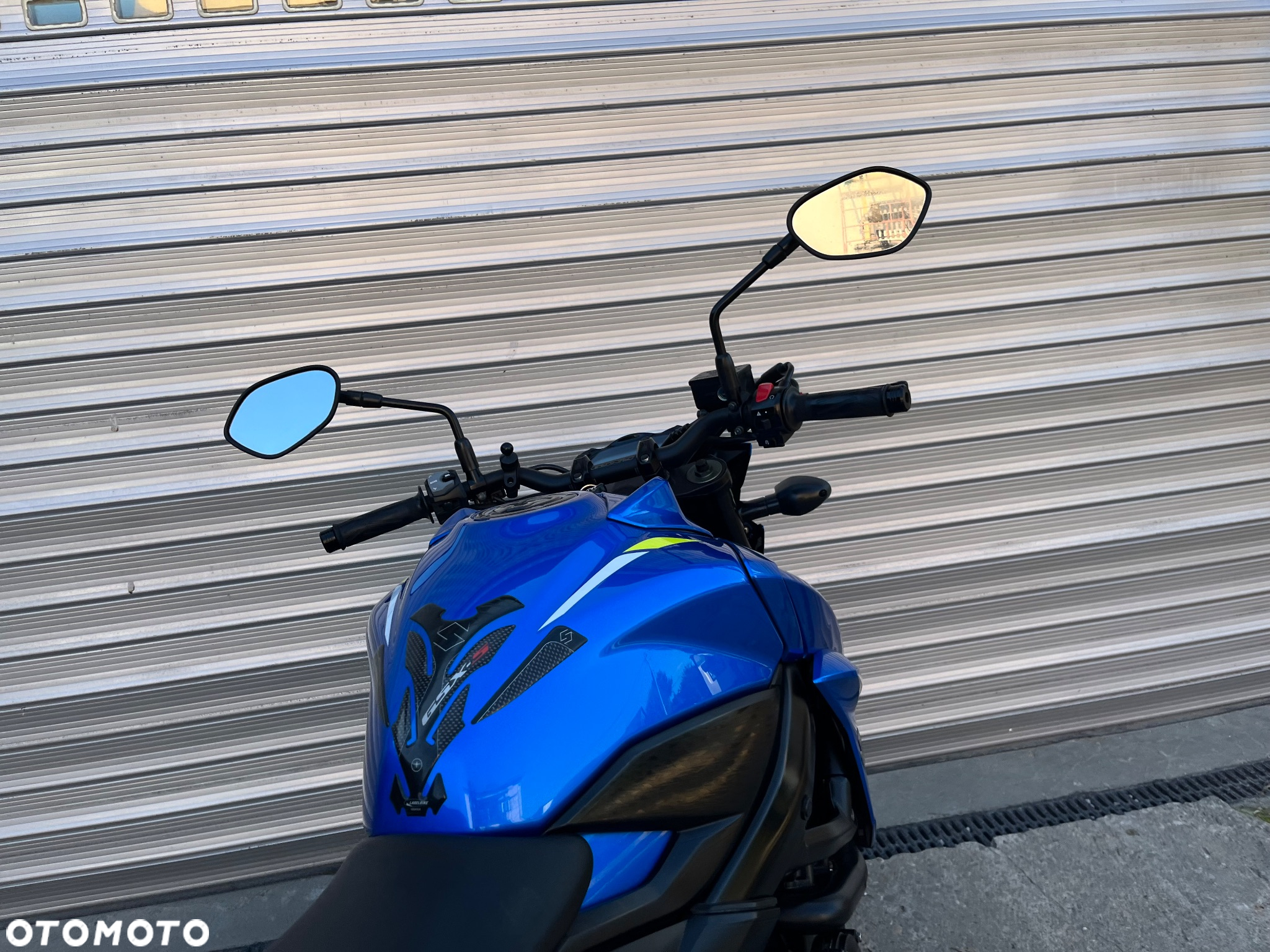 Suzuki GSX - 24