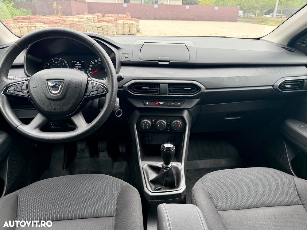 Dacia Logan TCe 90 Essential - 8