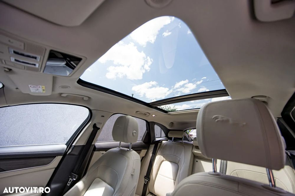 Jaguar F-Pace D200 AWD SE - 24