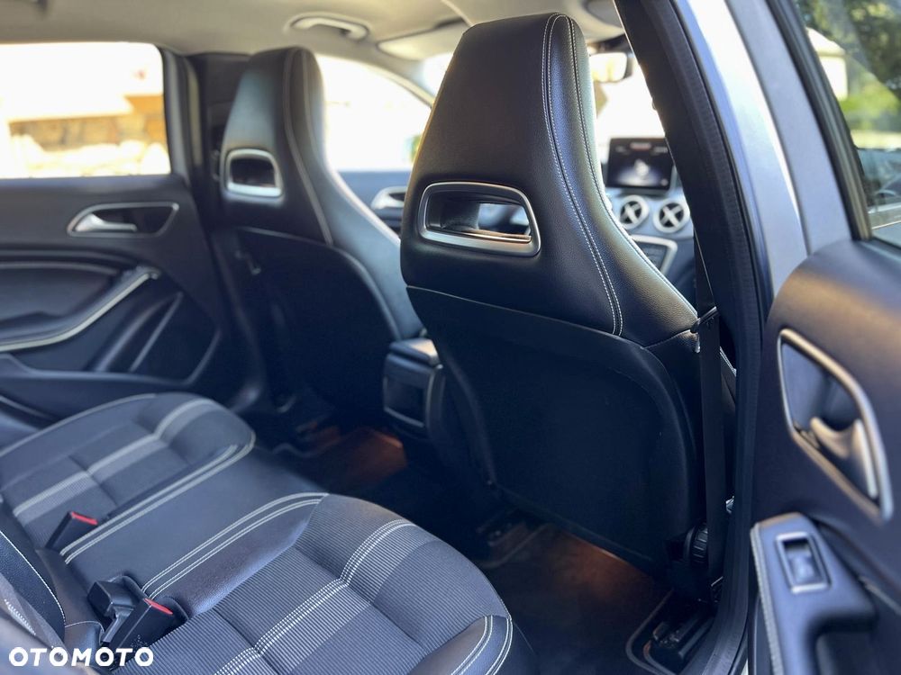 Mercedes-Benz GLA 180 7G-DCT Style - 16