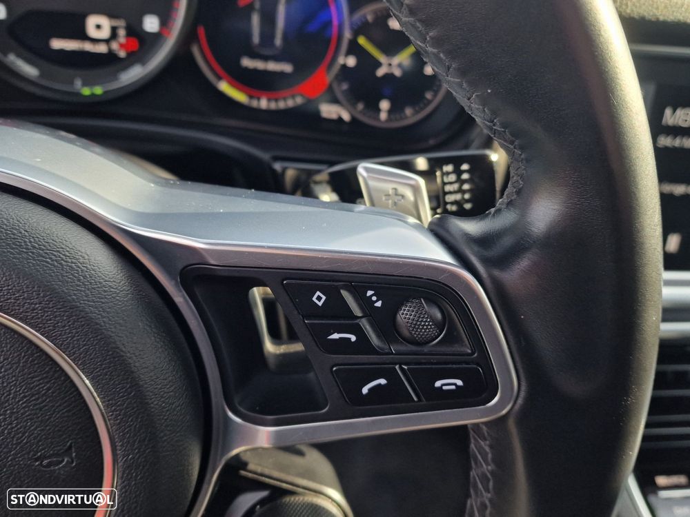 Porsche Panamera 4 E-Hybrid - 26