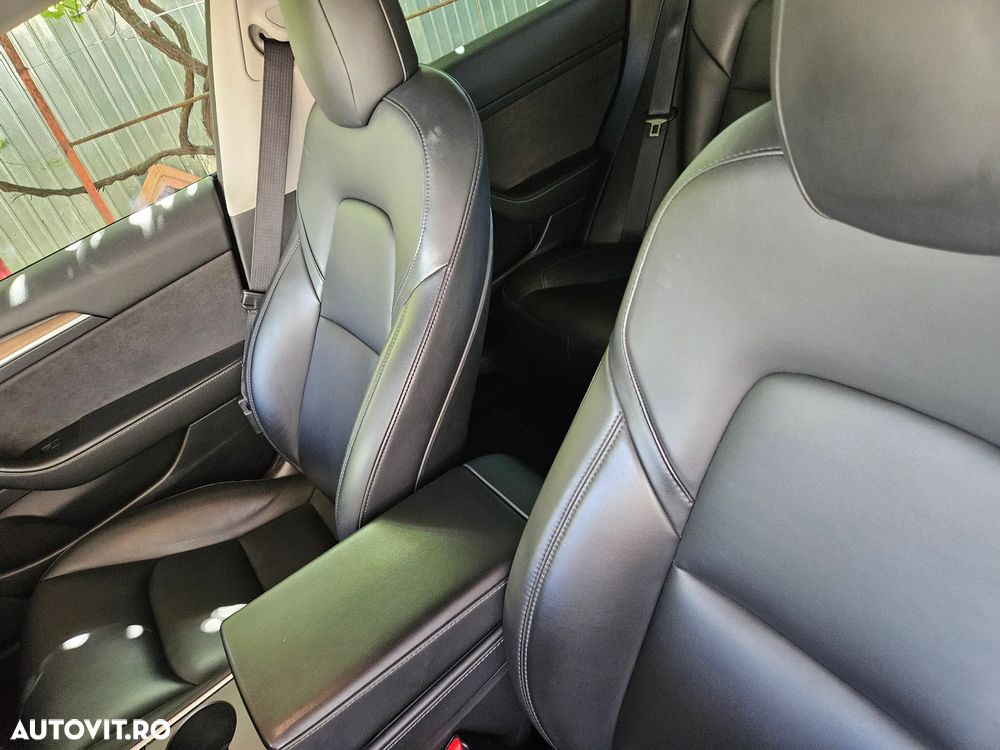 Tesla Model 3 - 9