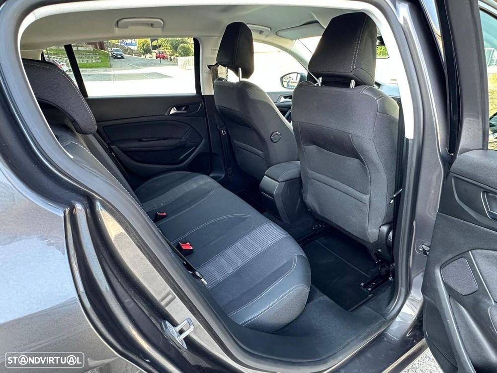 Peugeot 308 1.2 PureTech Allure EAT8 - 14