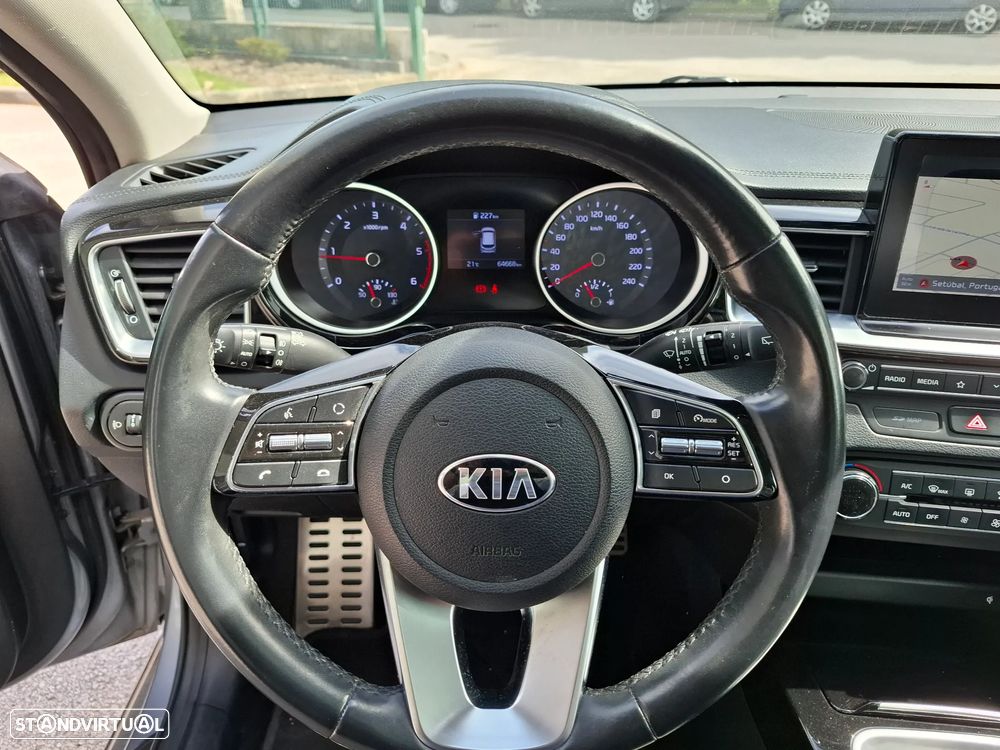 Kia Ceed SW 1.6 CRDi TX+SRF - 19