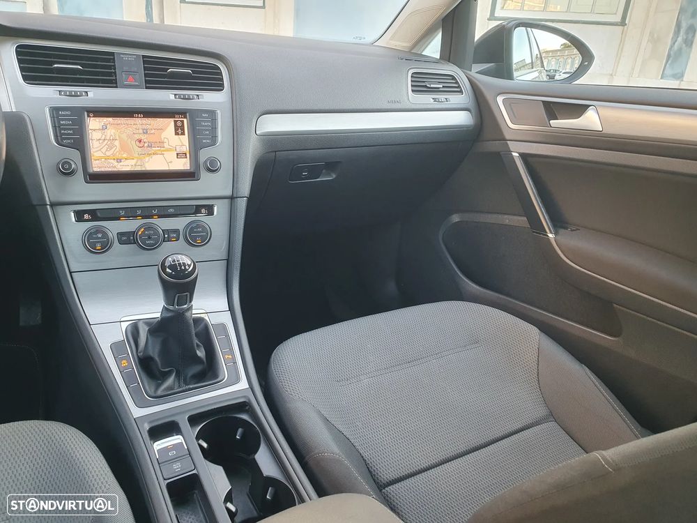 VW Golf 1.6 TDI Confortline - 39