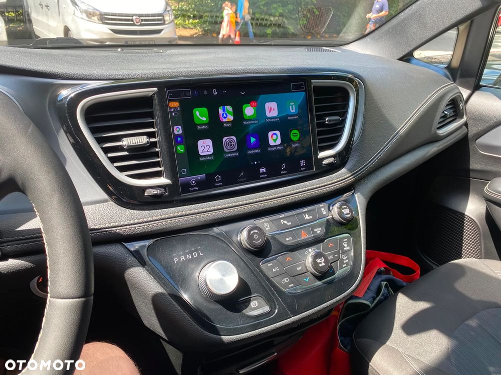Chrysler Pacifica - 12