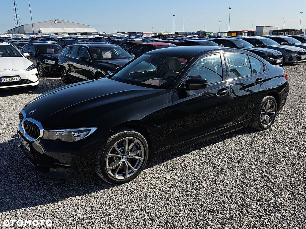 BMW Seria 3 330e Sport Line - 1
