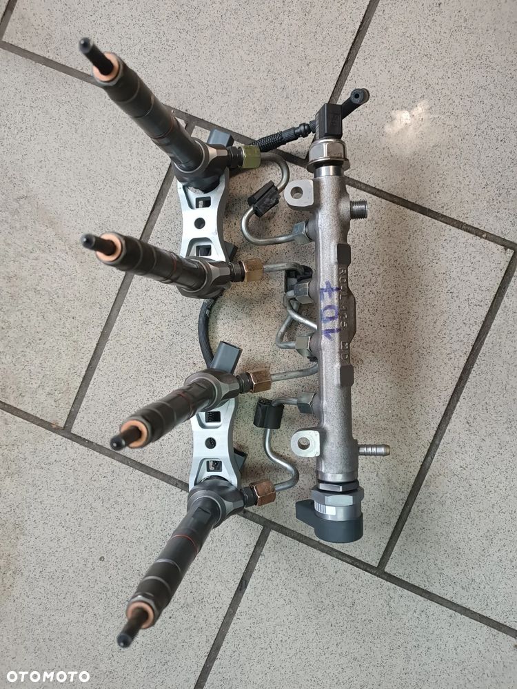 Listwa wtryskowa OCTAVIA III LEON III 1.6 TDI 04L089B - 1