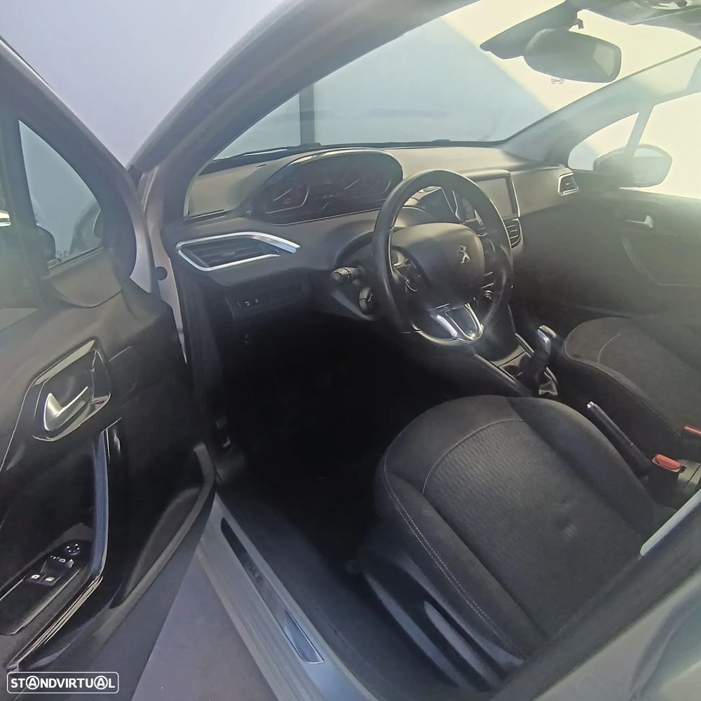 Peugeot 208 1.2 PureTech Style - 16