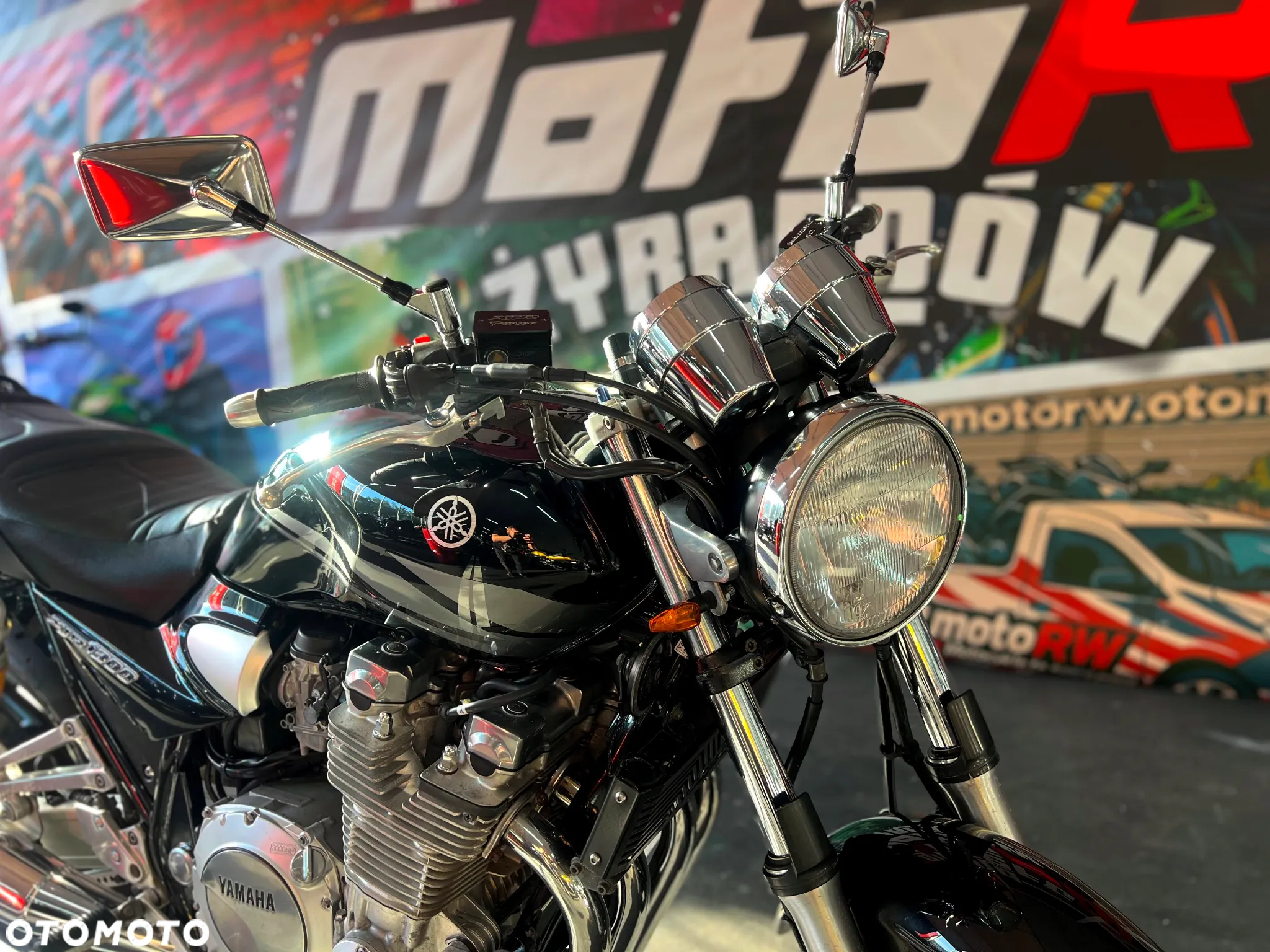 Yamaha XJR - 25