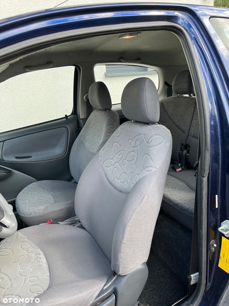 Toyota Yaris - 12