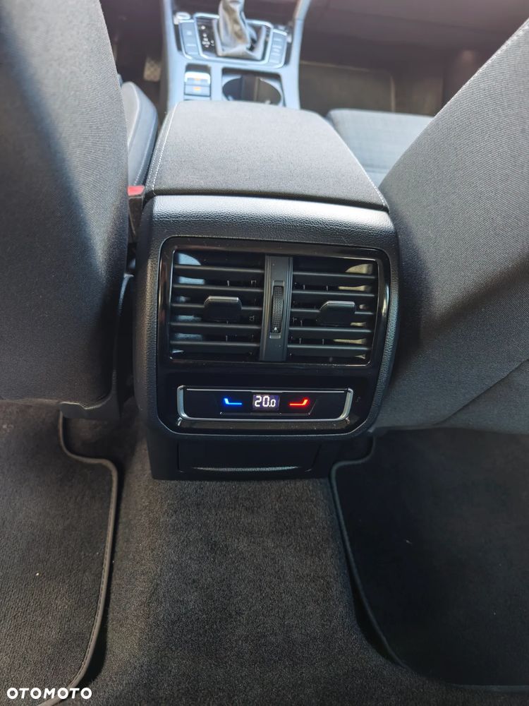Volkswagen Passat - 27