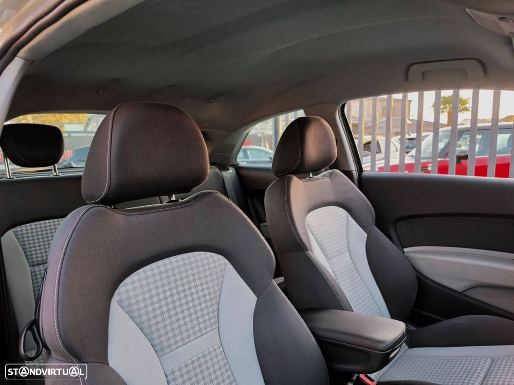 Audi A1 1.6 TDI S-line - 22
