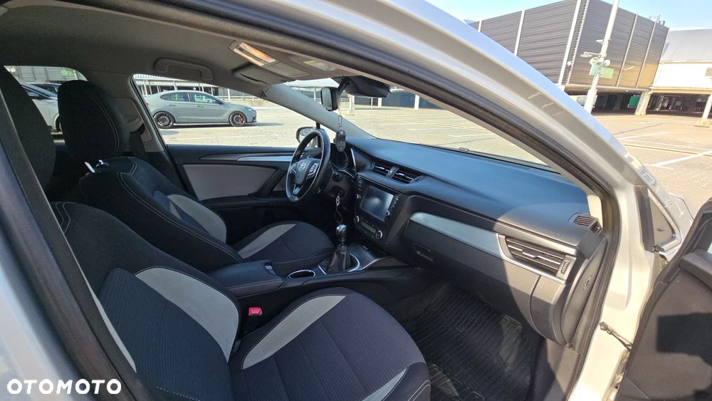 Toyota Avensis 2.0 D-4D Premium - 15
