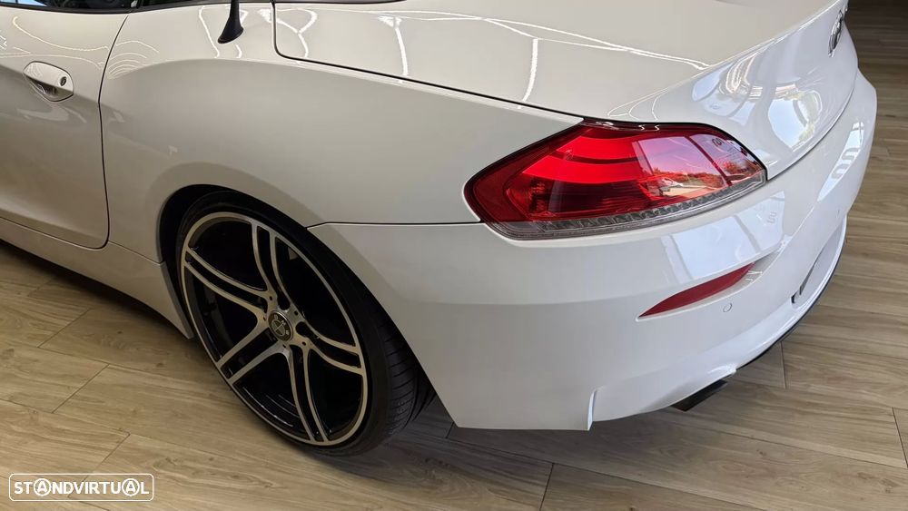 BMW Z4 35 is Auto - 19