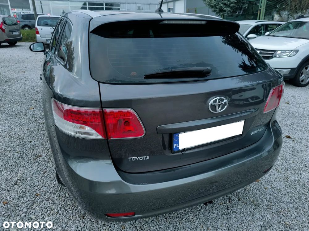 Toyota Avensis - 21