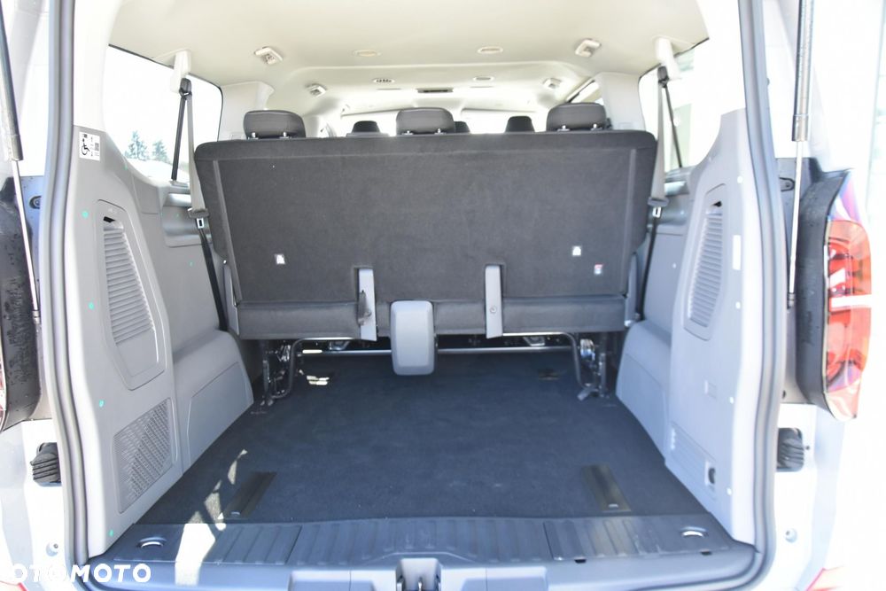Volkswagen Caravelle - 8