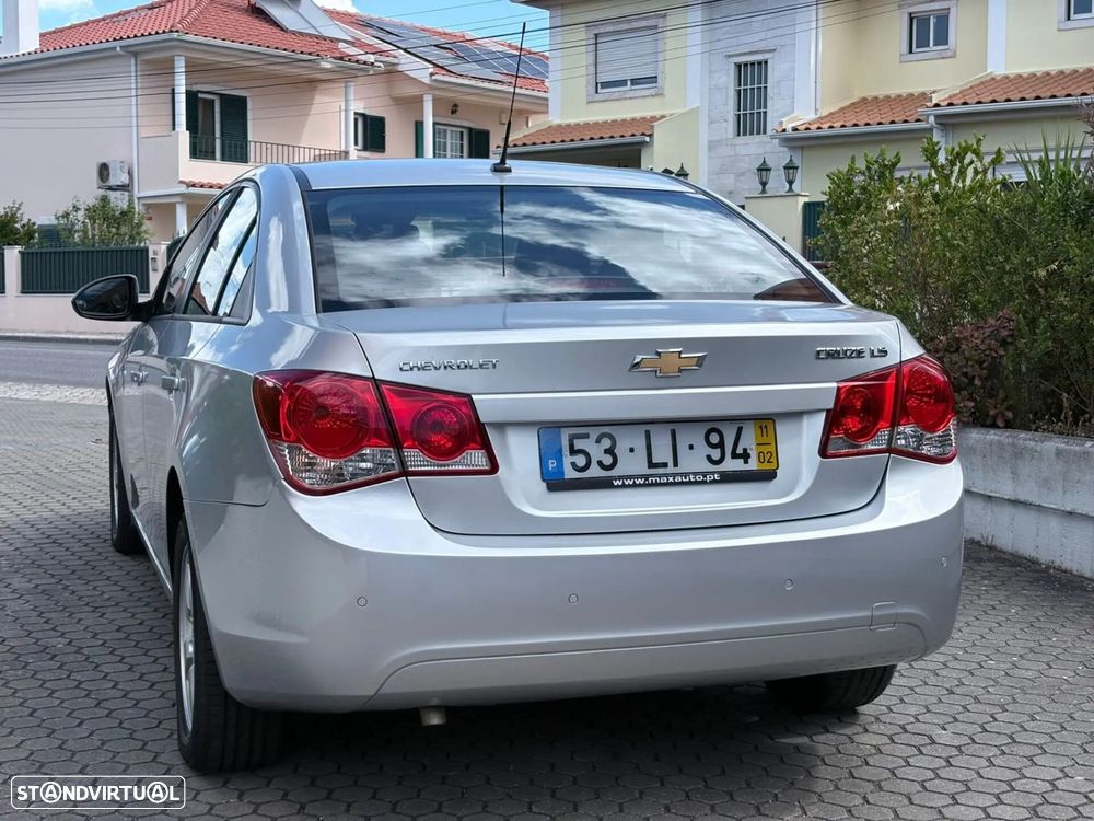 Chevrolet Cruze 1.6 LS - 25