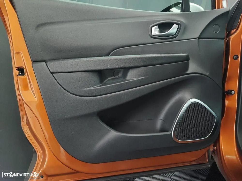 Renault Captur 1.5 dCi Exclusive EDC - 22
