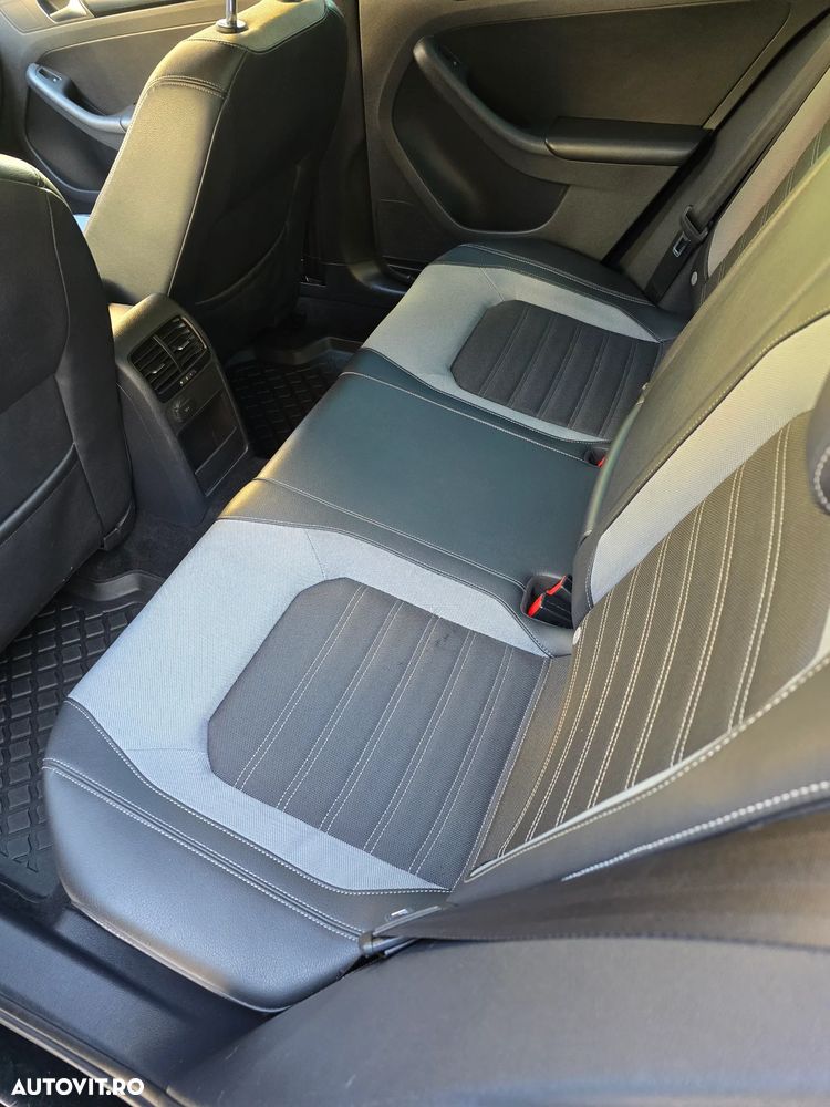 Volkswagen Jetta 2.0 TDI DSG Comfortline - 12
