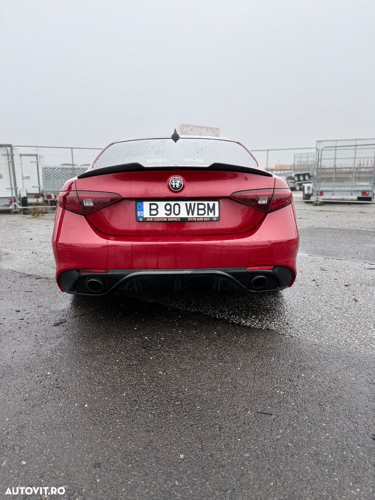 Alfa Romeo Giulia 2.0 Turbo 16V AT8 Veloce Ti - 3