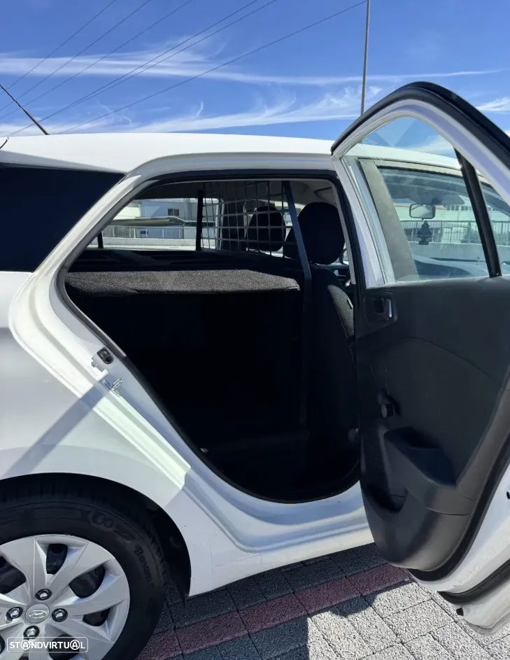 Hyundai i20 / 1.1 CRDi Access Plus - 27