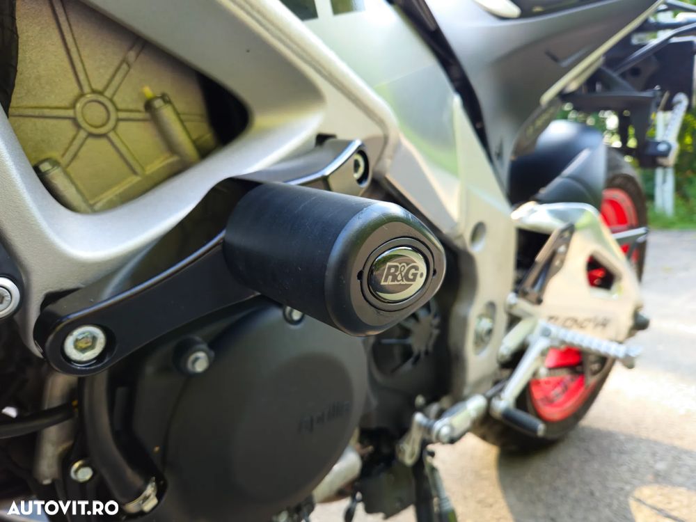 Aprilia Tuono V4 - 6