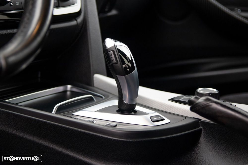 BMW 330 e iPerformance Pack M - 41