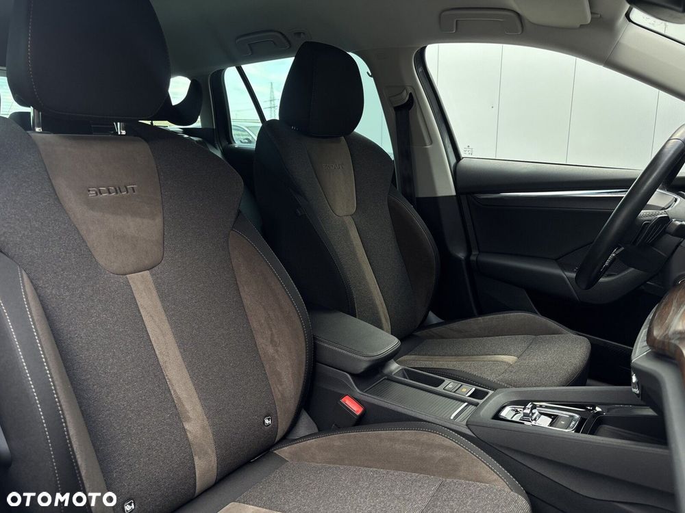 Skoda Octavia 2.0 TDI 4x4 Scout DSG - 10