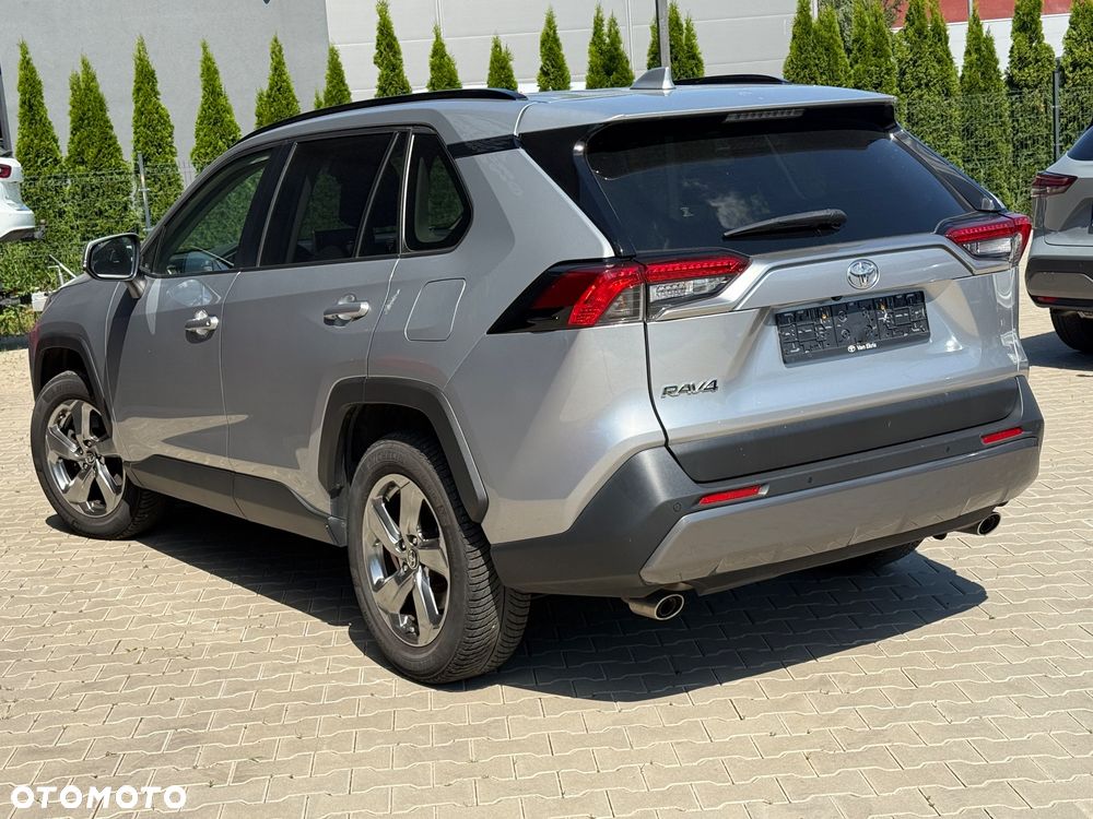 Toyota RAV4 - 8