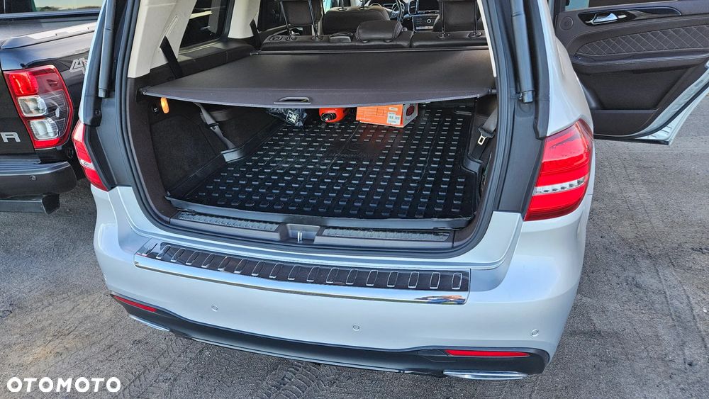 Mercedes-Benz GLS - 22