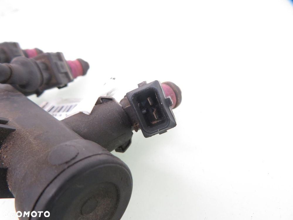 LISTWA WTRYSKOWA RENAULT SCENIC II 1.6 8200135504 - 2