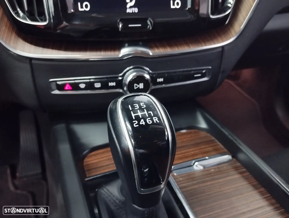 Volvo XC 60 2.0 D3 Momentum Plus - 35