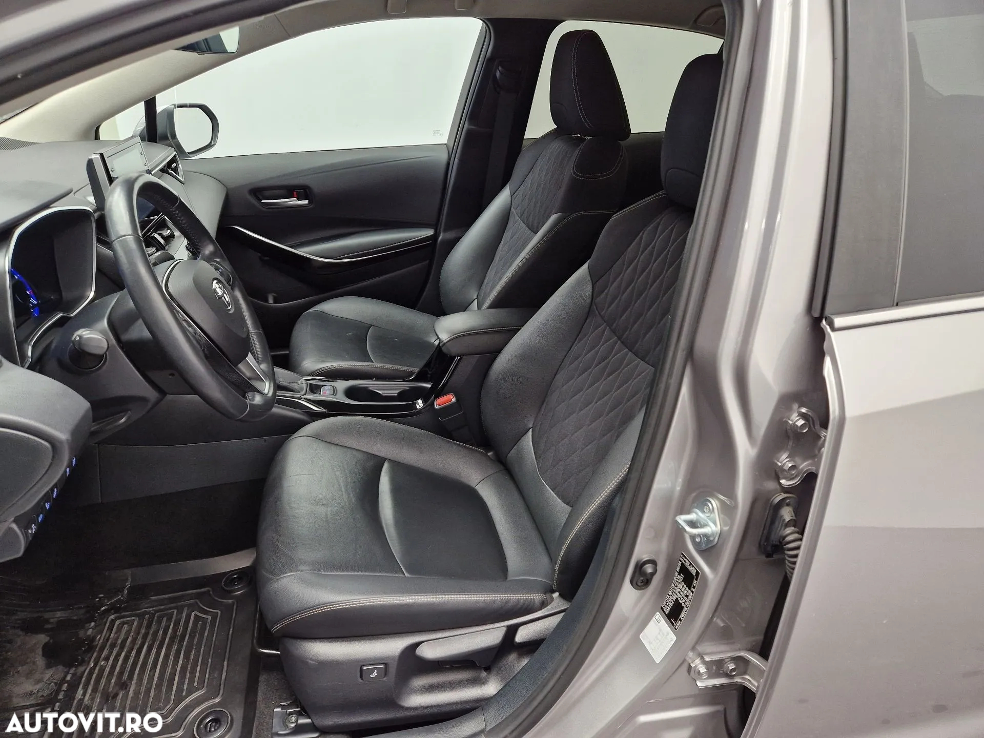 Toyota Corolla 1.8 HSD Exclusive interior Negru - 7