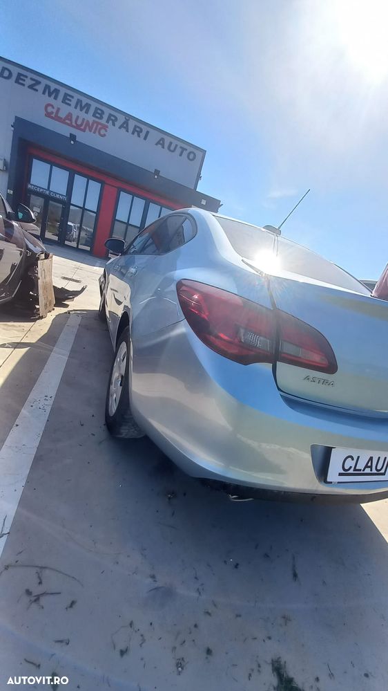 Dezmembram Opel Astra J limuzina 1.4 Turbo B14NET - 4