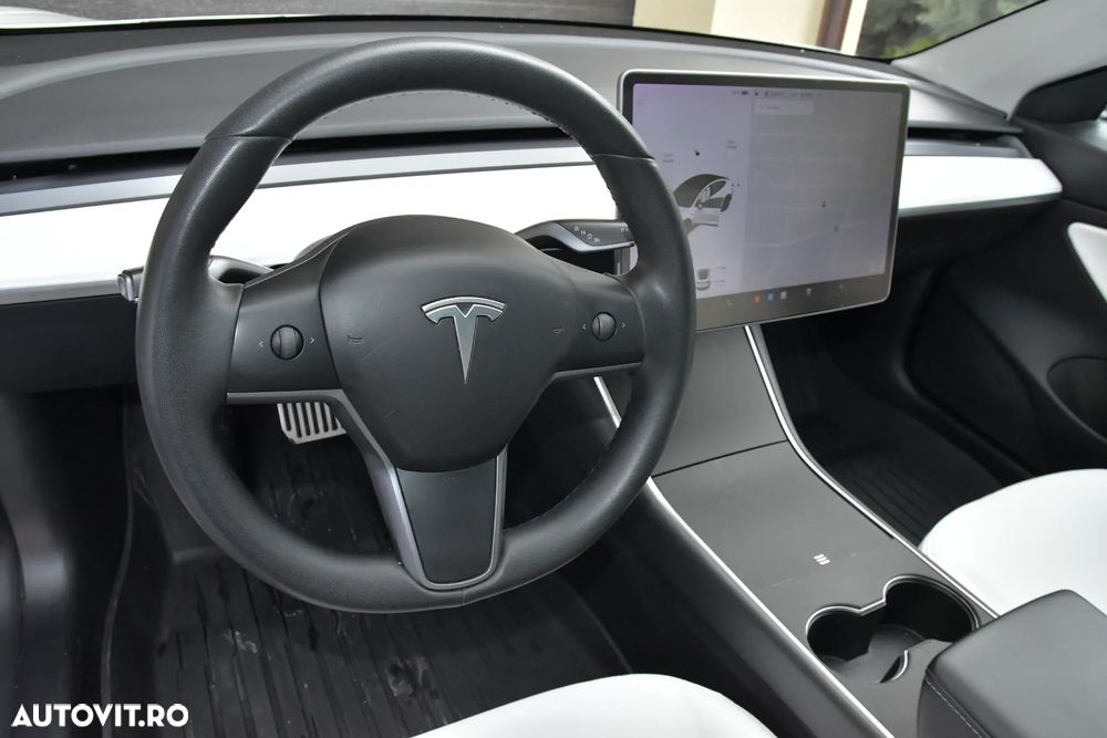 Tesla Model 3 - 6