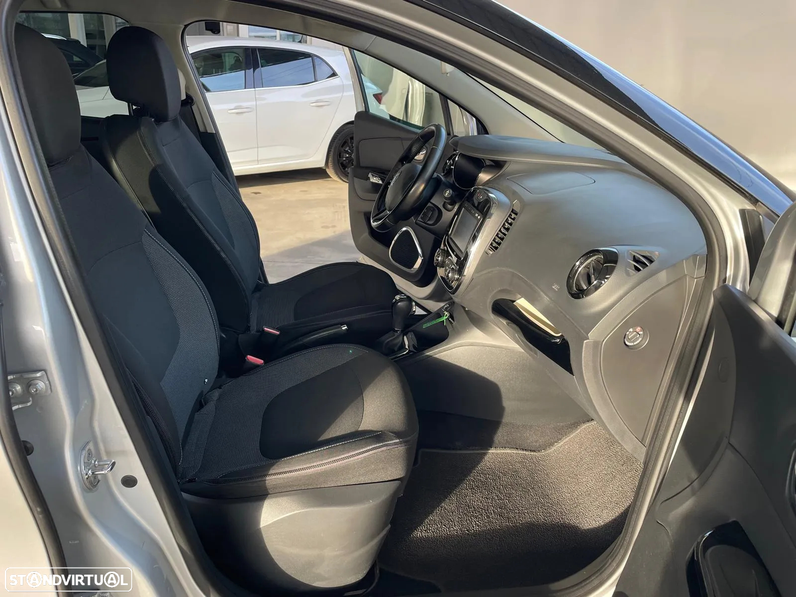 Renault Captur 1.2 TCe Exclusive EDC - 26