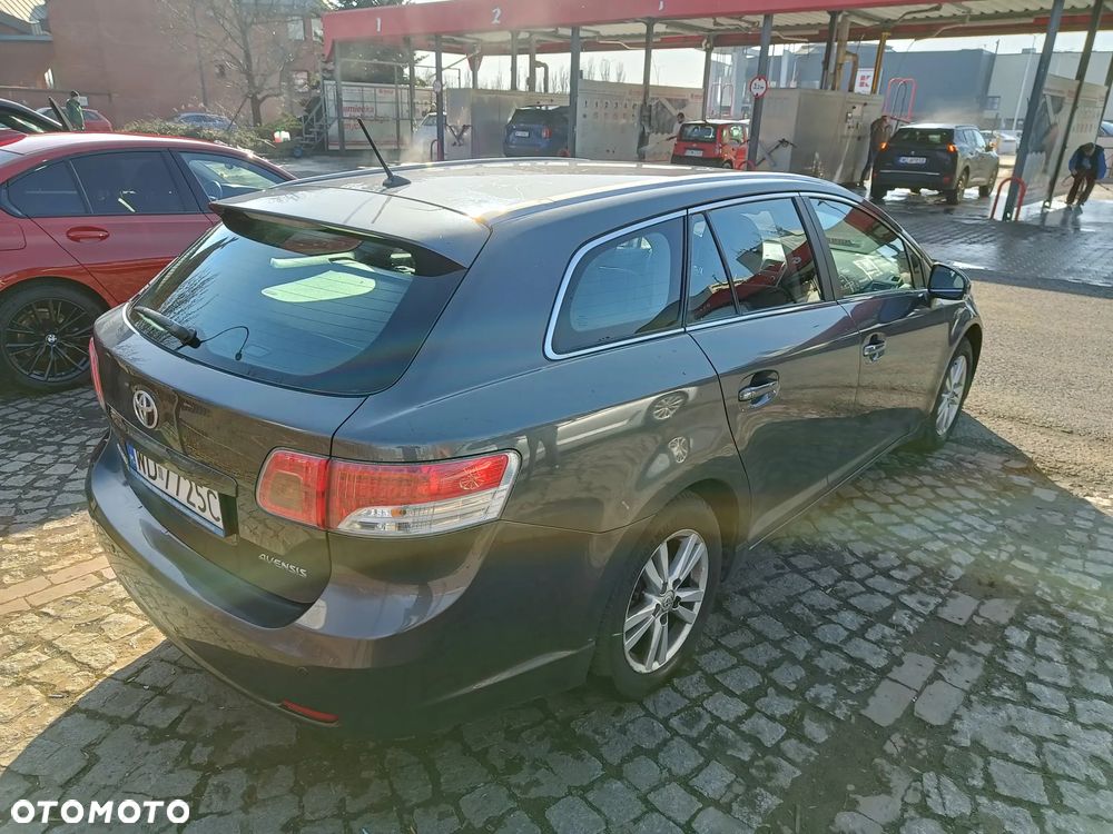 Toyota Avensis 1.8 Luna - 13