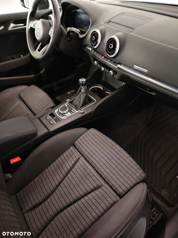 Audi A3 Sportback 35 TFSI S Line - 5