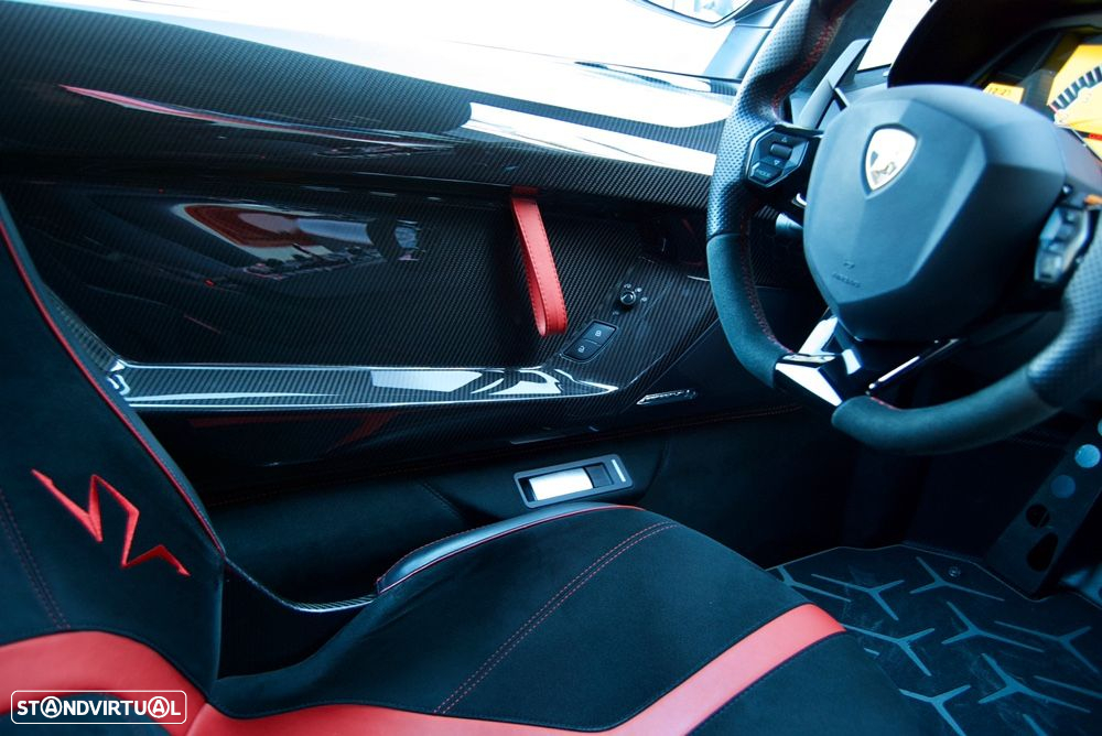 Lamborghini Aventador 6.5 V12 LP750-4 SV - 45
