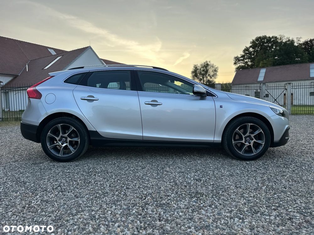 Volvo V40 Cross Country D2 Drive-E Ocean Race - 8