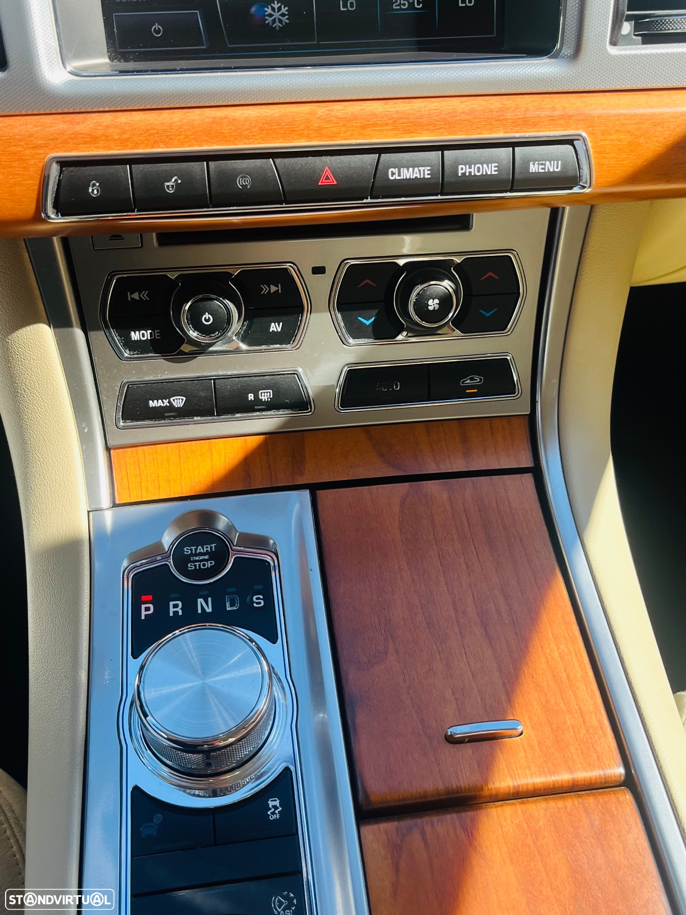 Jaguar XF 2.2 D Luxury - 48