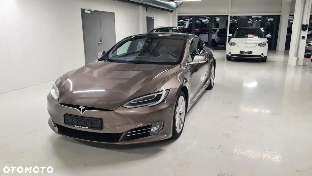 Tesla Model S - 3