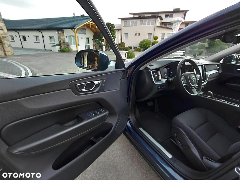 Volvo XC 60 B4 D AWD Geartronic Momentum - 17