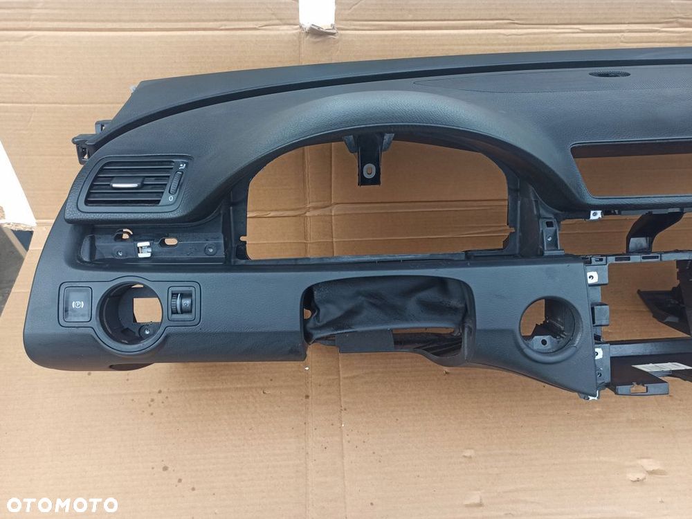 Deska rozdzielcza kokpit konsola VW PASSAT B6 B7 CC Europa - 2