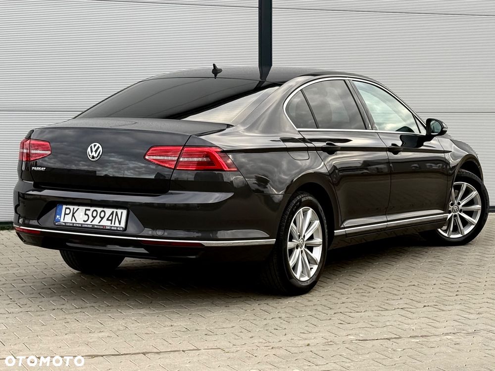 Volkswagen Passat 1.6 TDI SCR DSG - 17