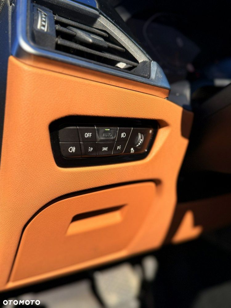 BMW Seria 3 330i xDrive - 24