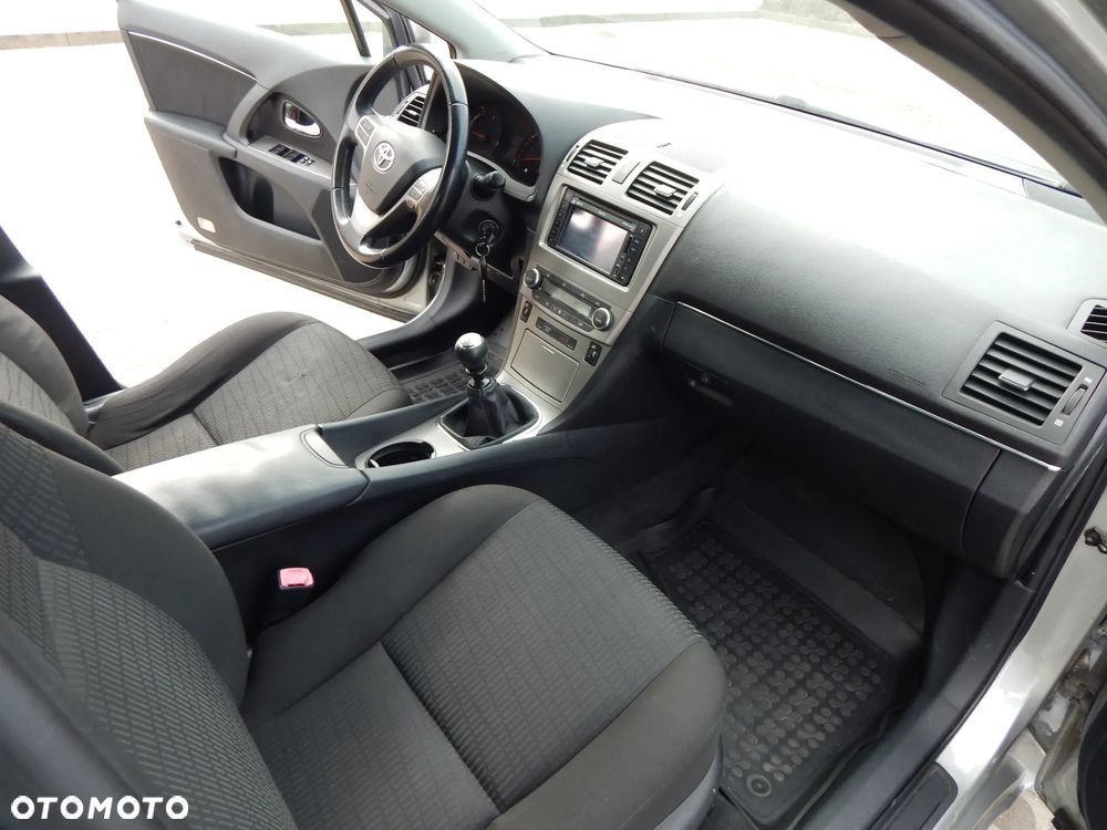 Toyota Avensis 1.8 Sol NAVI - 14