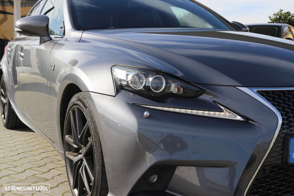 Lexus IS 300H F Sport - 6