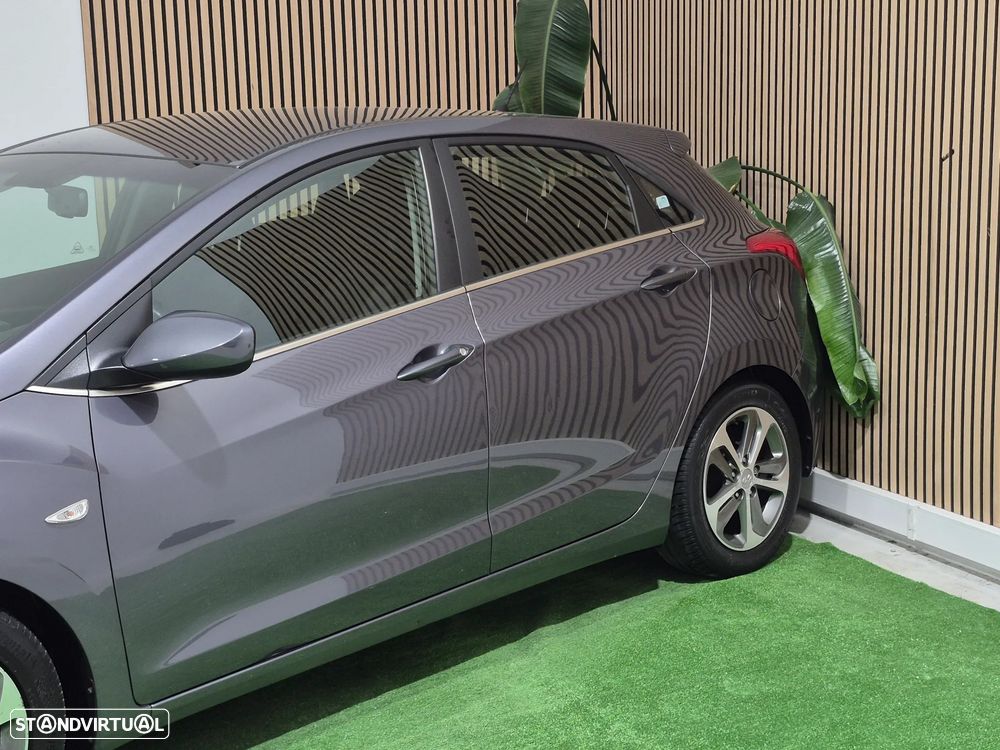 Hyundai i30 1.6 CRDI Blue Comfort J16 - 4